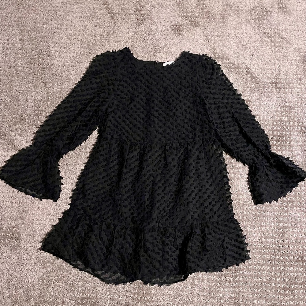 Never worn black babydoll dress, very cute on, can be worn with heels or flats!!